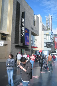 Na frente do Kodak Theatre em Hollywood, onde é feita a cerimônia anual do Oscar